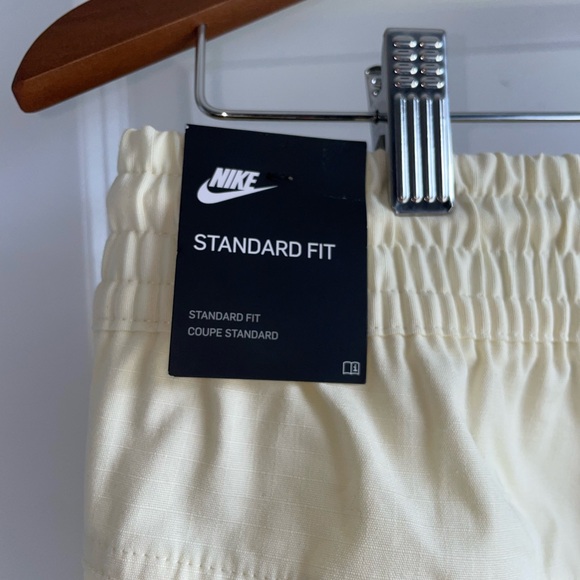 Nike cargo pants women’s medium - Picture 9 of 9